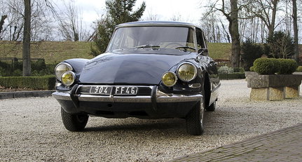 1966 Citroen DS 21 - Pallas M - First Paint 001.jpg