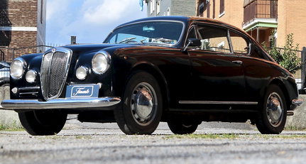 1957 Lancia Aurelia fee1a027e453ad61a7ca5b353b1540e6.jpeg