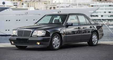 1993 Mercedes-Benz E-Class - 500 E 1.jpg