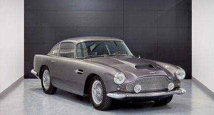 1959 Aston Martin DB4 1.jpg