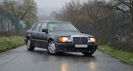 1991 Mercedes-Benz E-Class - 500 E 2.jpg