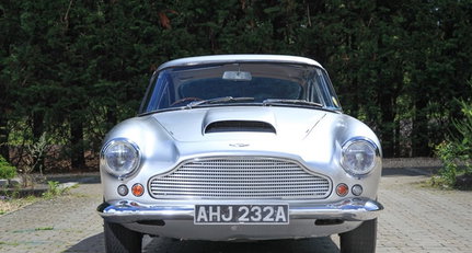 1959 Aston Martin DB4 49acfa01898505d37ec94bea579f930f.jpeg