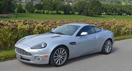 2003 Aston Martin Vanquish c0ee36966e4b66d8cb5116af7547b778.jpeg