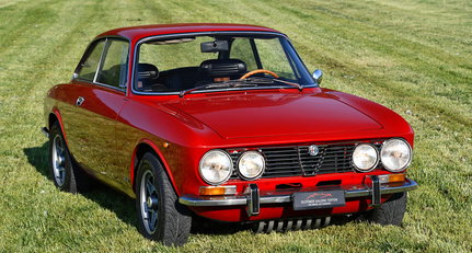 1972 Alfa Romeo 2000 612a6761ad7e24e7889b6cca14ea86c6.jpeg