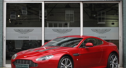 2010 Aston Martin V12 Vantage - Manual a.jpg