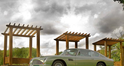 1967 Aston Martin DB6 aa.jpg