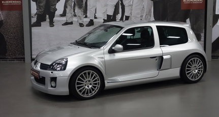 2003 Renault Clio - V6 Sport Phase 2, only 14.643 km! Renault Clio V6 Sport