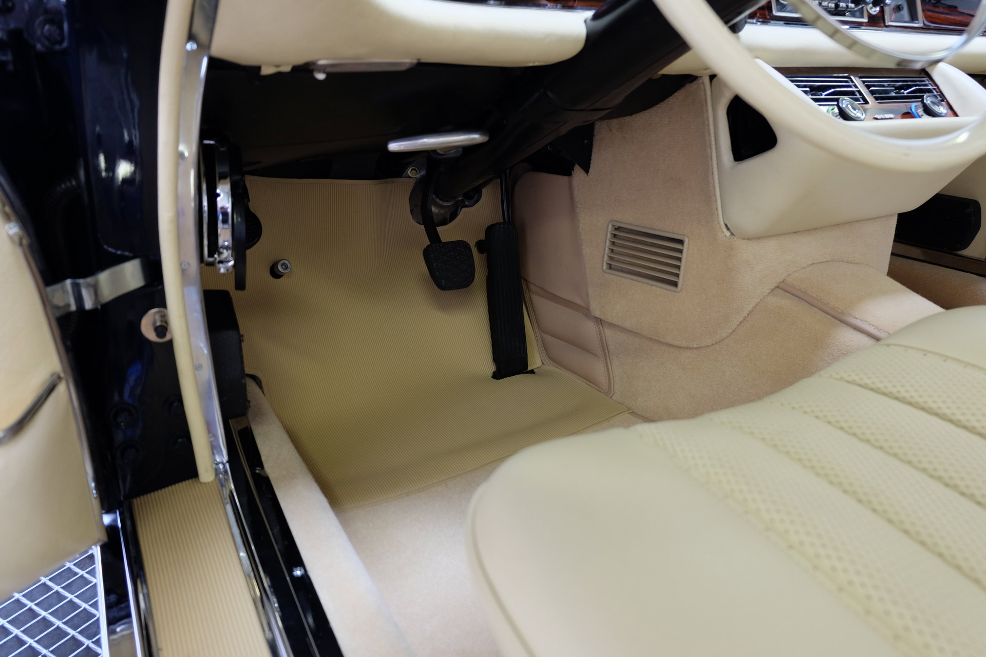 1965 Mercedes-Benz W111/112 - 300 SE Cabriolet - sold -, foto 4