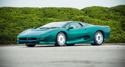 1994 Jaguar XJ220 18.jpg