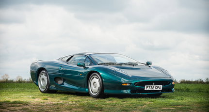1994 Jaguar XJ220 3.jpg