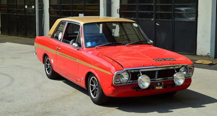 1970 Lotus Cortina MK I 6459-0.jpg