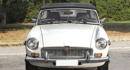 1977 MG B 201811240100600.jpg