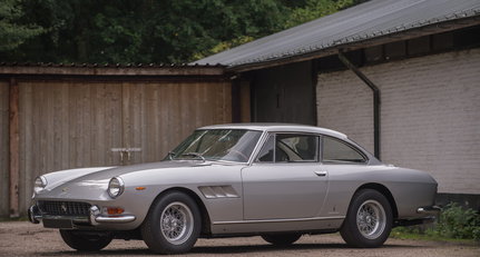 ferrari_330gt_1.jpg