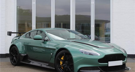 2015 Aston Martin Vantage GT12 front_1.jpg