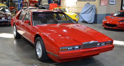 1984 Aston Martin Lagonda h01.jpg