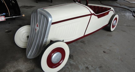 1900 Pedalcars Diverse - old pedal car img3.jpg