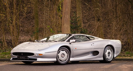1992 Jaguar XJ220 jagaur_xj220-42.jpg