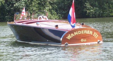 Chris Craft Cavalier - Barrelback classic-runabout-chris-craft-barrelback_src_1.jpg