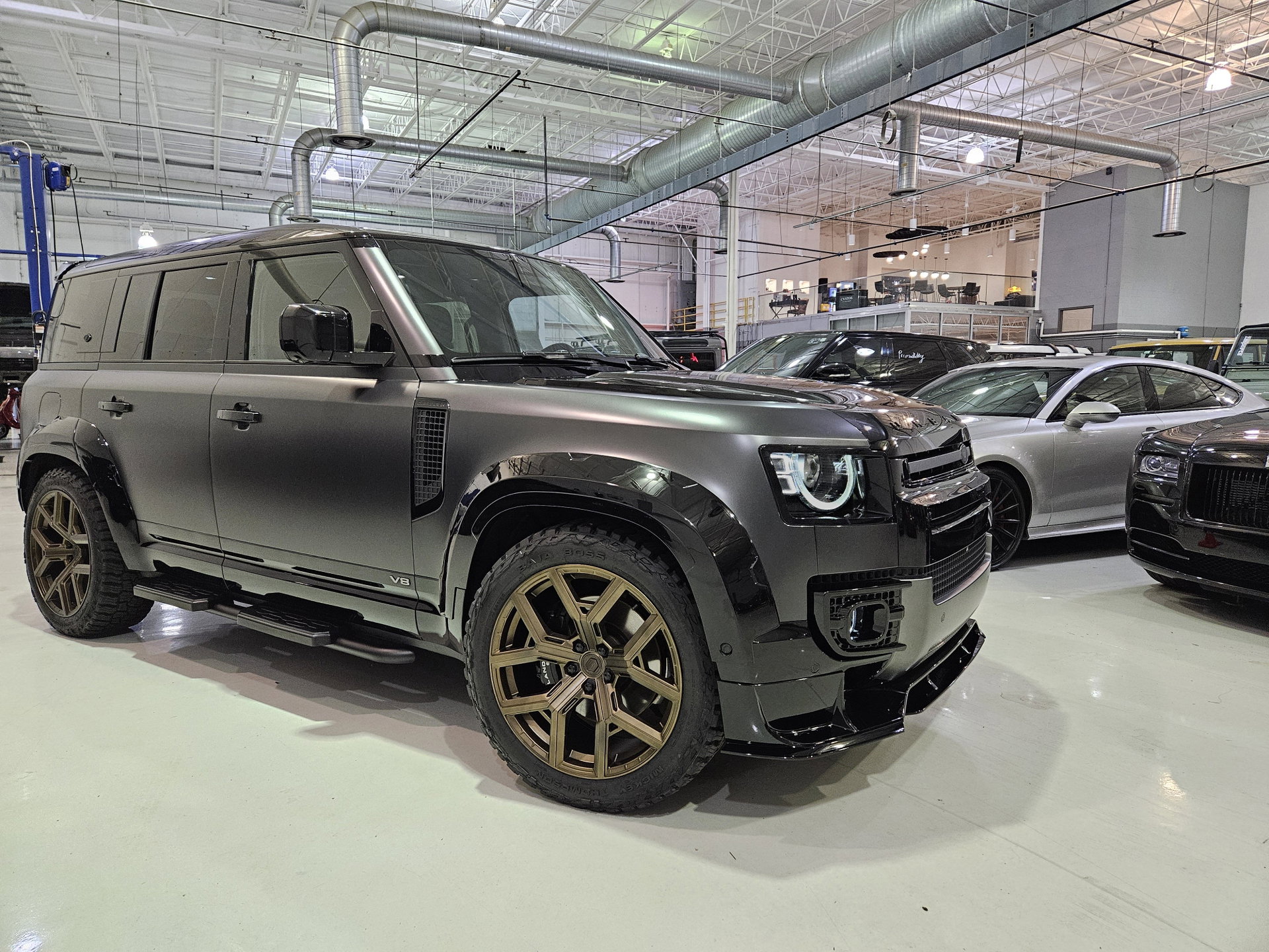 2024_land_rover_defender_v8_11