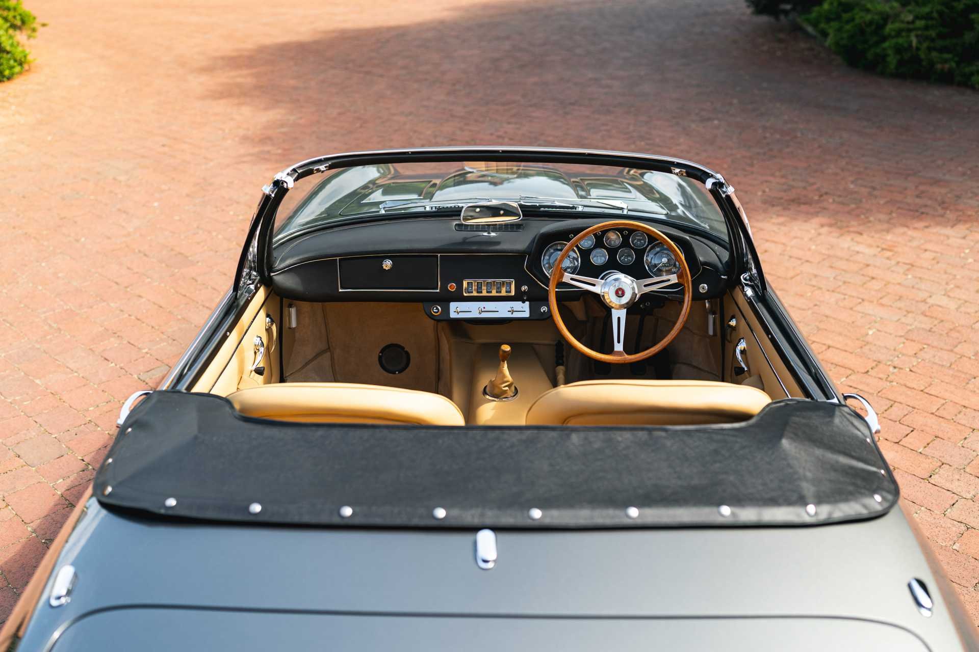 1966 Maserati Mistral - Spyder | RHD & RARE FACTORY HARDTOP, foto 11