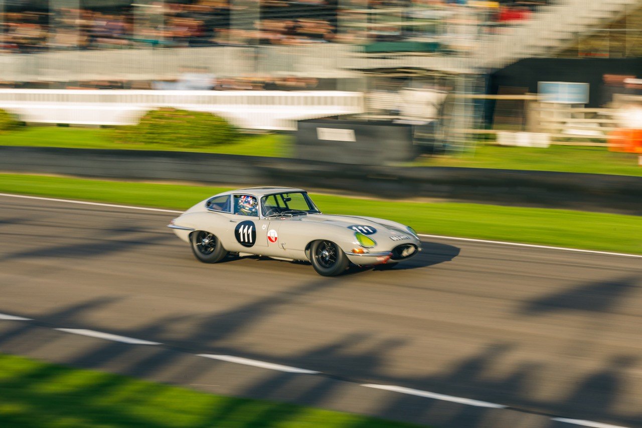 1962 Jaguar E-Type SI - RACE WINNING 1962 JAGUAR E-TYPE SERIES 1 FHC, PRE 63 RACE CAR CURRENT FIA PAPERS, foto 2