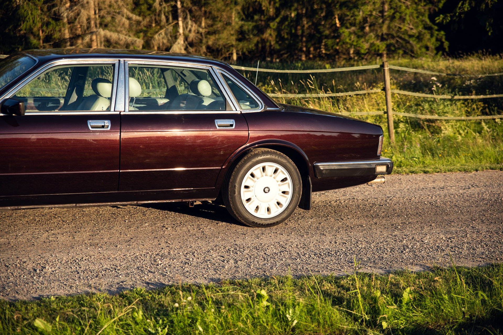 1992 Jaguar XJ40 - Insignia, foto 5