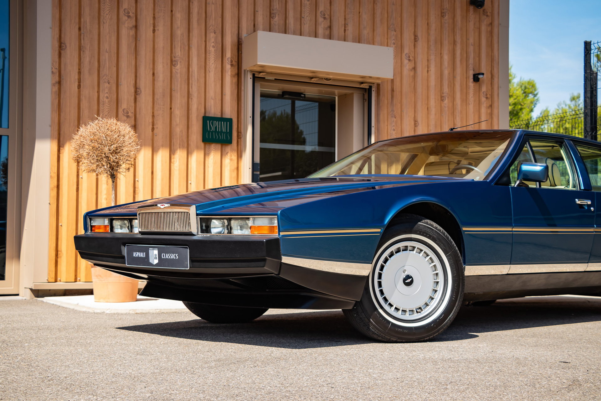 1986 Aston Martin Lagonda - Series 2, foto 2