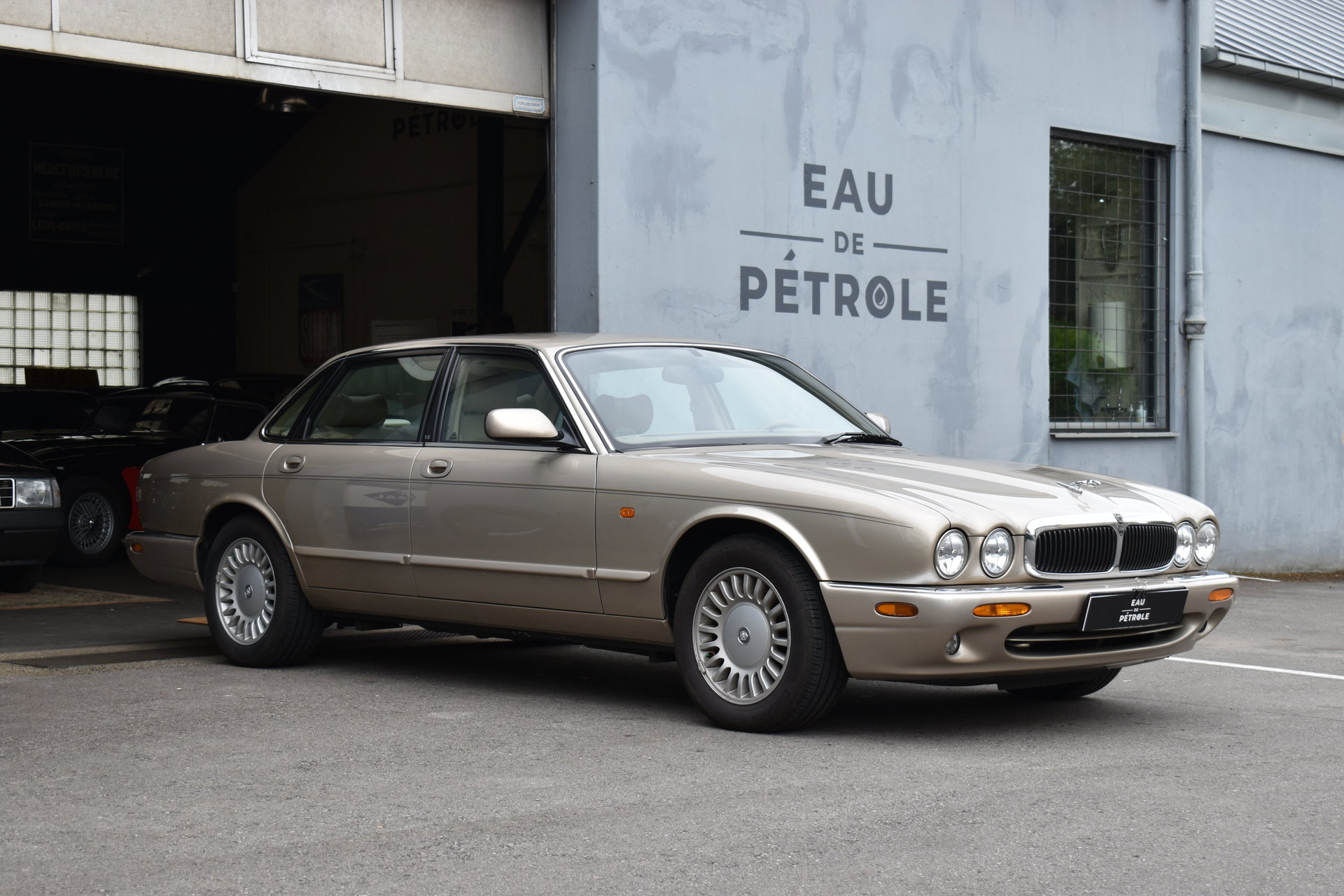 1998 Jaguar XJ8, foto 2