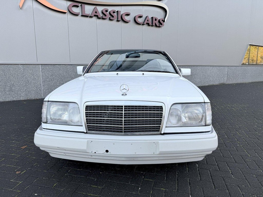 1994 Mercedes-Benz E-Class - E 200, foto 1
