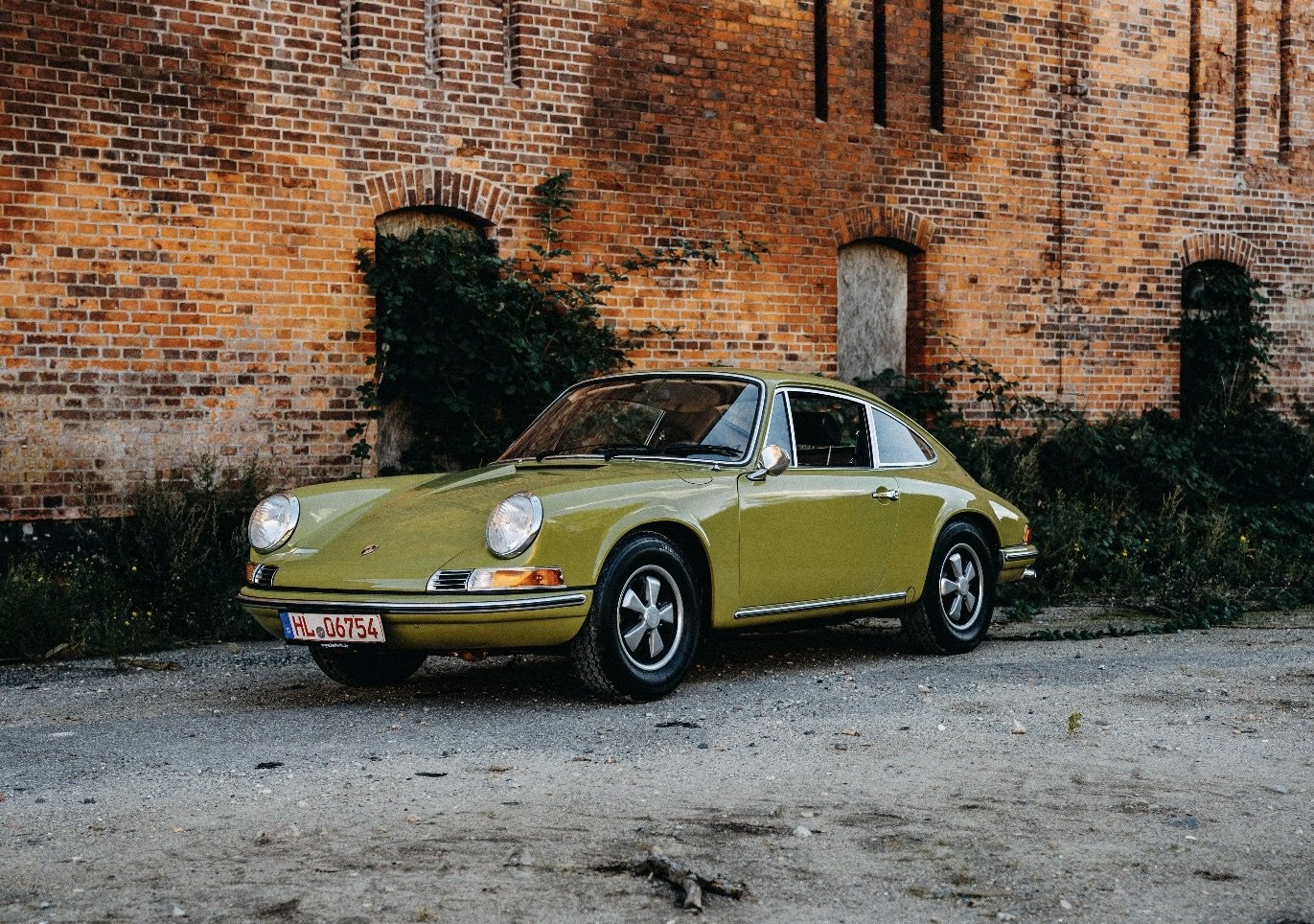 1969 Porsche 911 - 911T. Matching numbers. Restored to mint condition. Rare, original colour 'Olive', foto 1