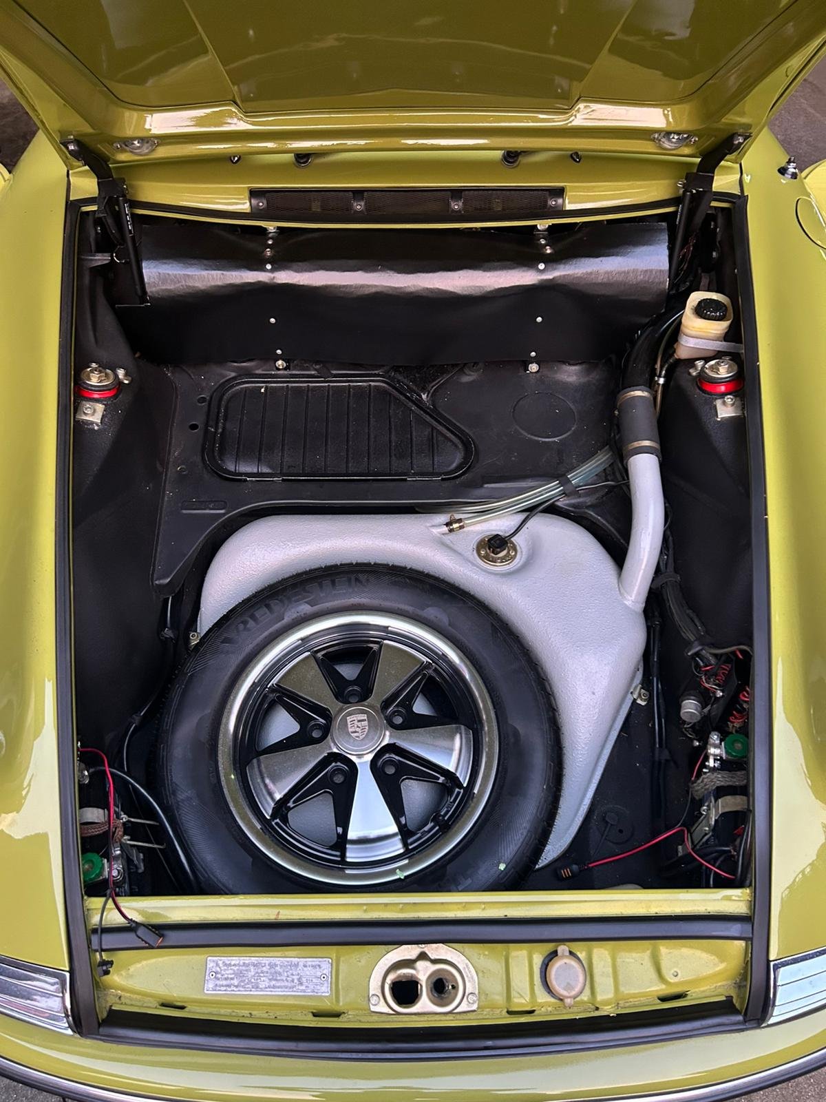 1969 Porsche 911 - 911T. Matching numbers. Restored to mint condition. Rare, original colour 'Olive', foto 2
