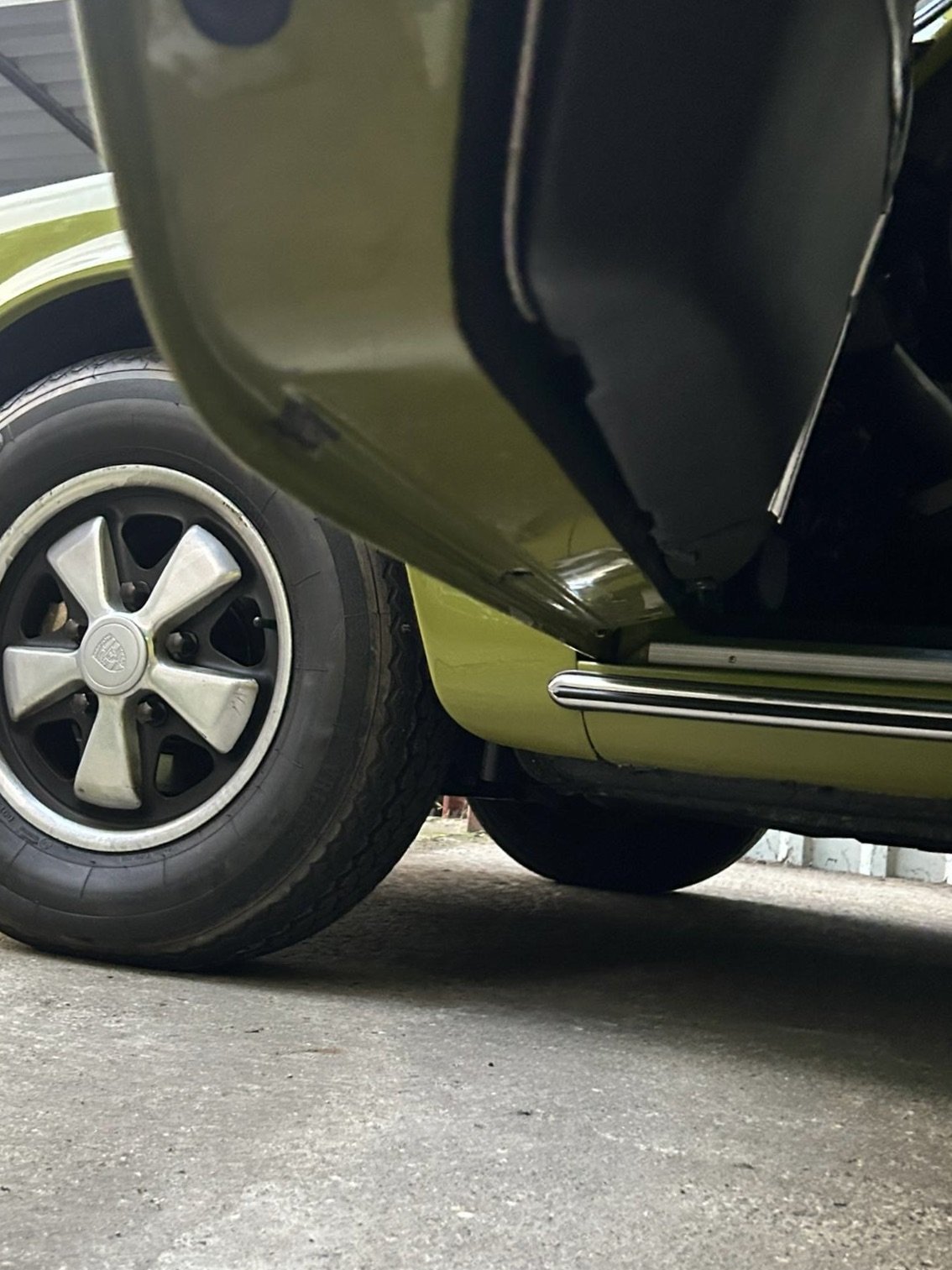 1969 Porsche 911 - 911T. Matching numbers. Restored to mint condition. Rare, original colour 'Olive', foto 8