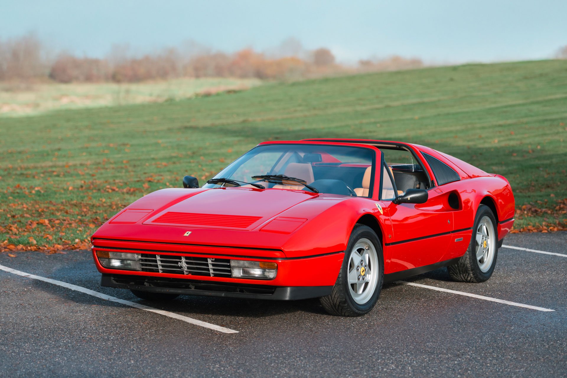 1989 Ferrari 328 - GTS. 49.651 km from new. Just done major service w. new belts and reconditioned Bosch K-Jetronic fuel injection., foto 1
