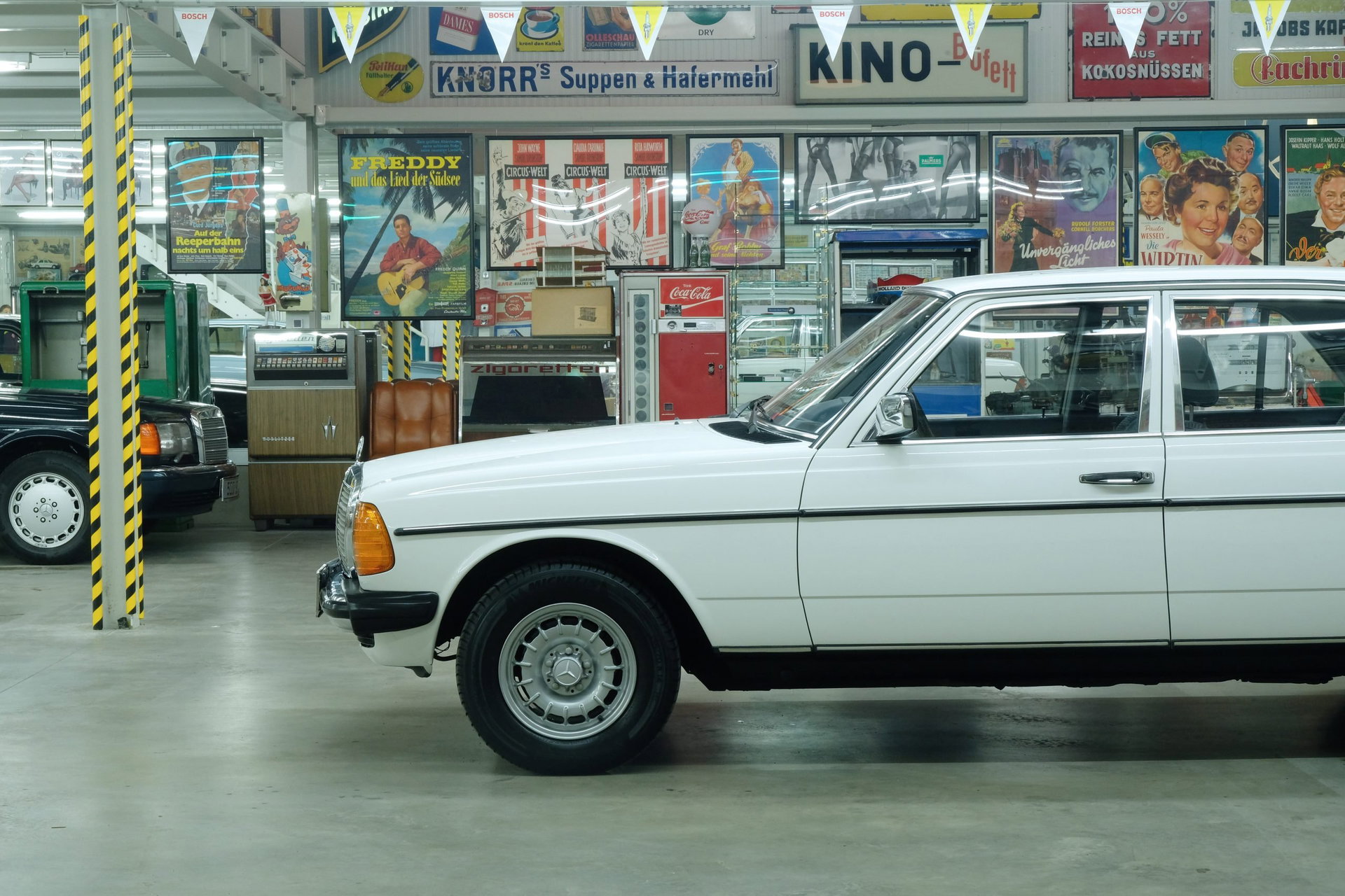 1977 Mercedes-Benz E-Class - 230, foto 3