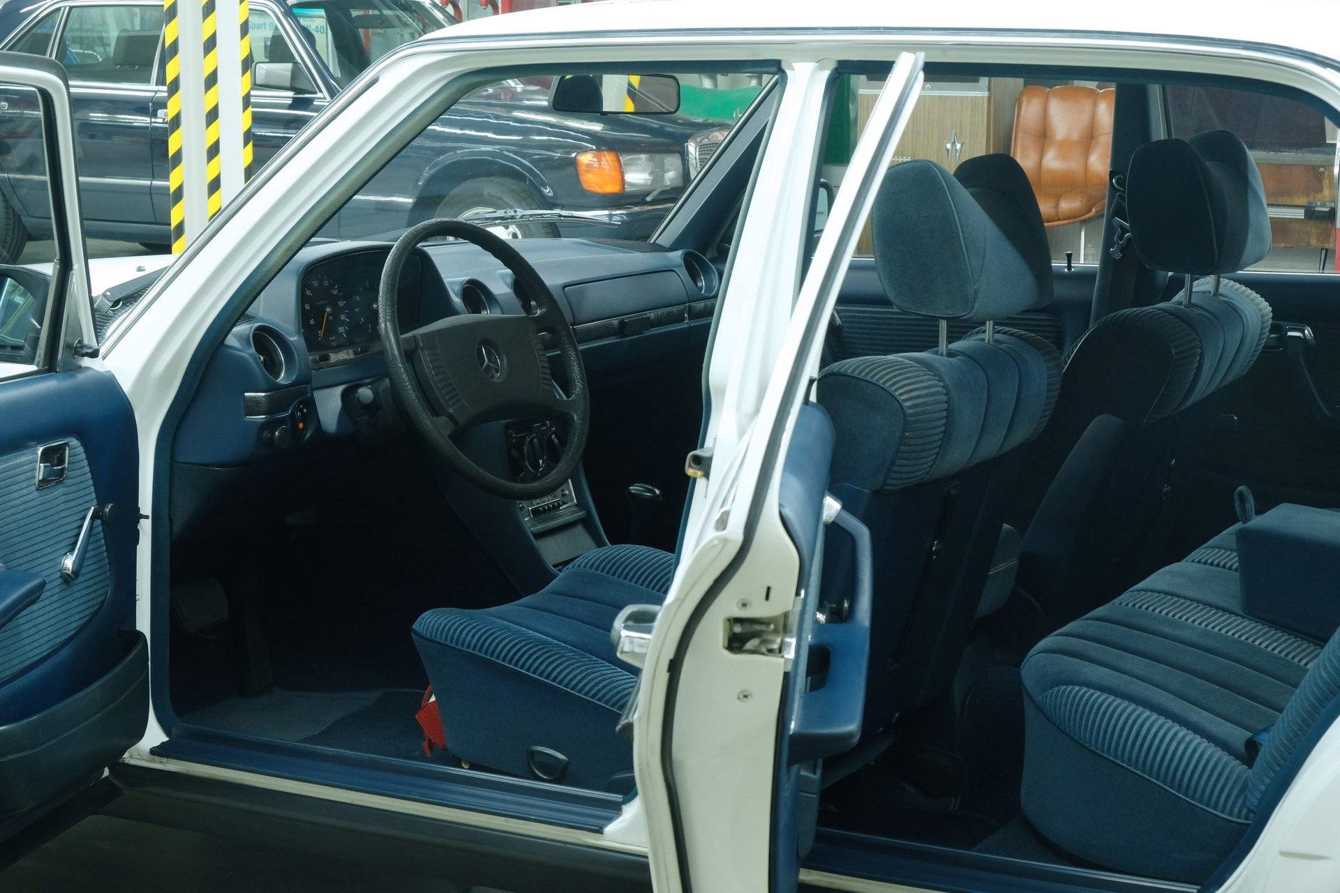 1977 Mercedes-Benz E-Class - 230, foto 7