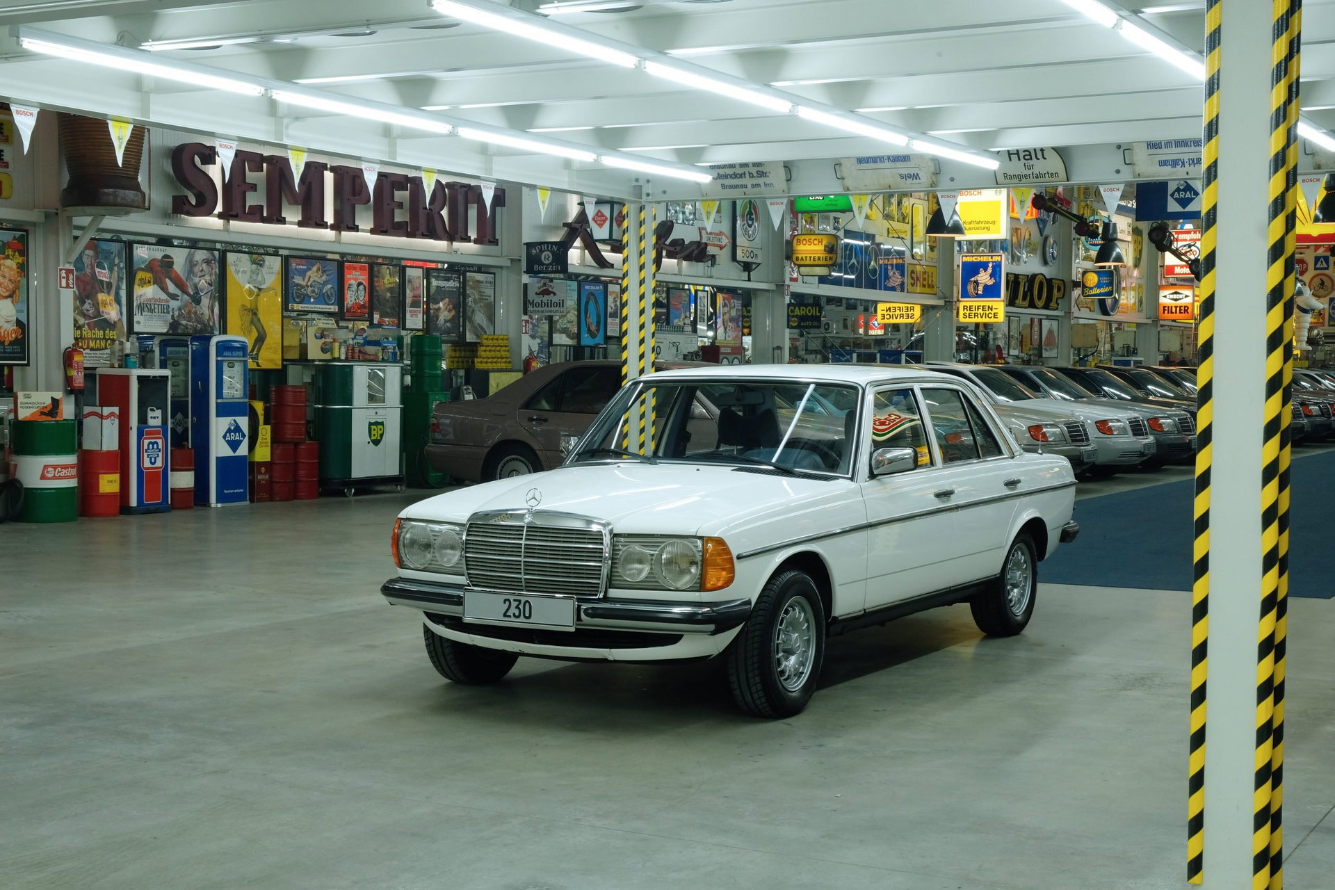 1977 Mercedes-Benz E-Class - 230, foto 2