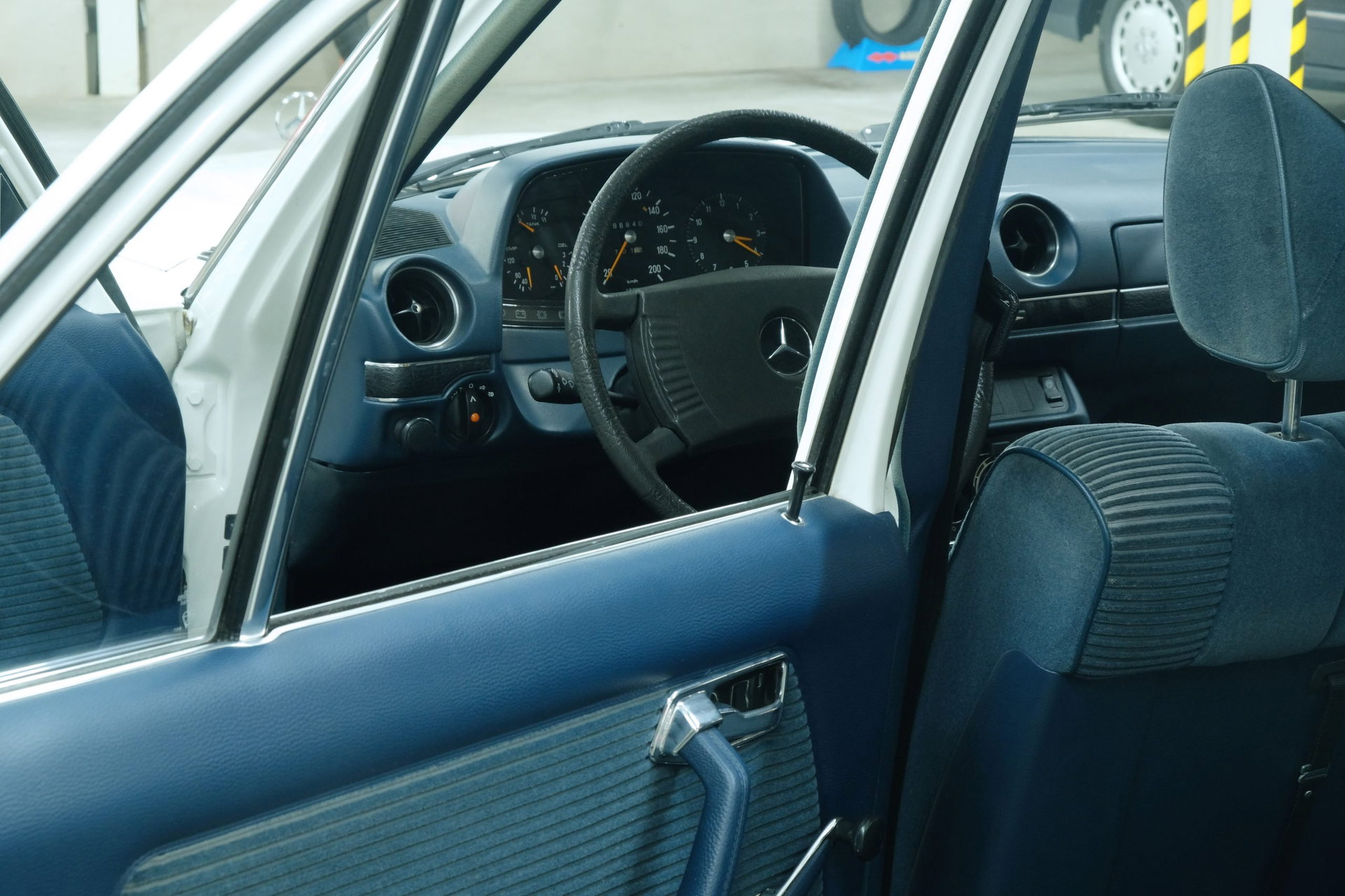 1977 Mercedes-Benz E-Class - 230, foto 9