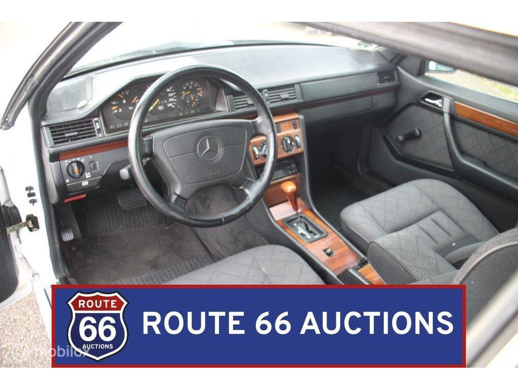 1993 Mercedes-Benz E-Class - 220, foto 2