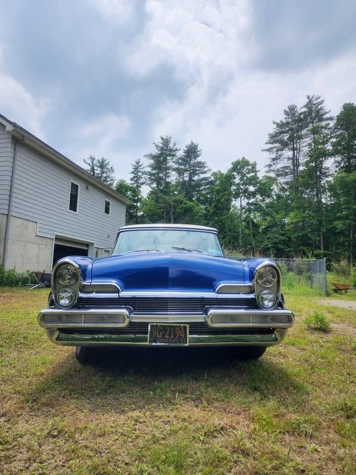 1957 Lincoln Premiere, foto 2