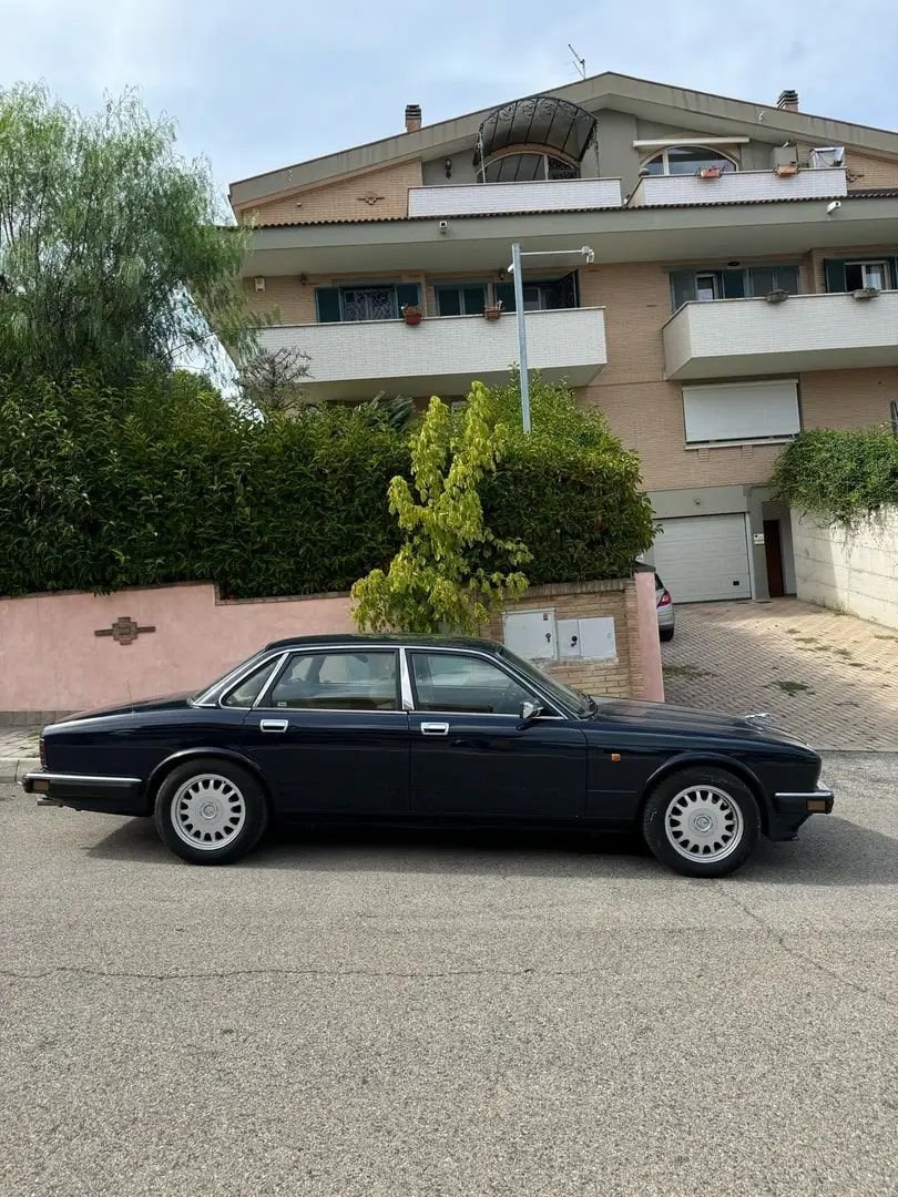 1992 Jaguar X300, foto 3