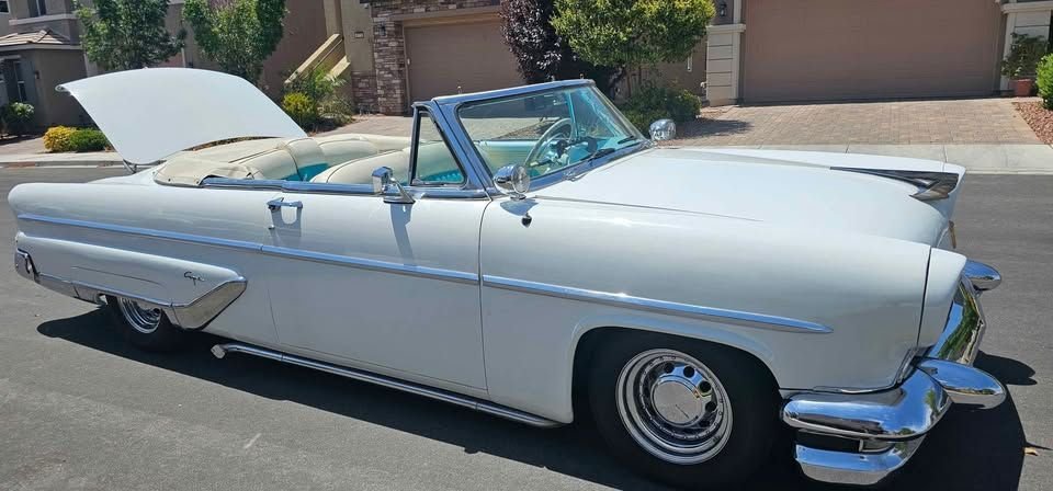 1955 Lincoln Capri, foto 2