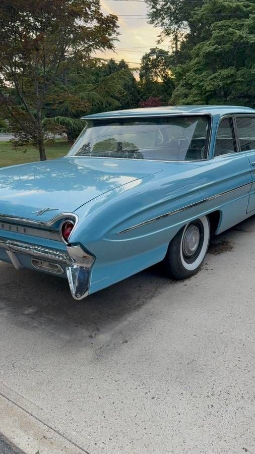 1961 Oldsmobile 88, foto 2