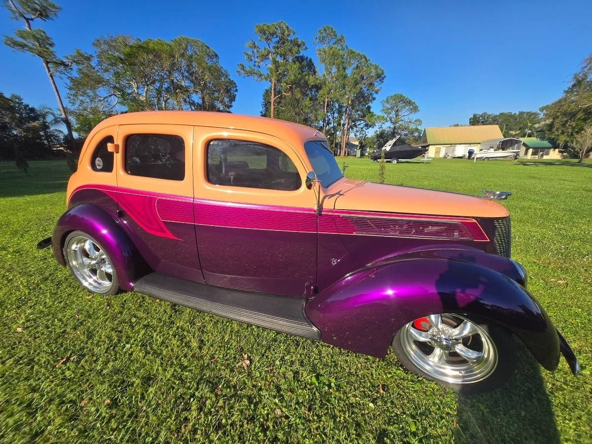 1937 Ford Sedan - Humpback, foto 2