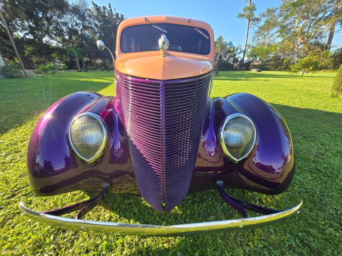 1937 Ford Sedan - Humpback, foto 3