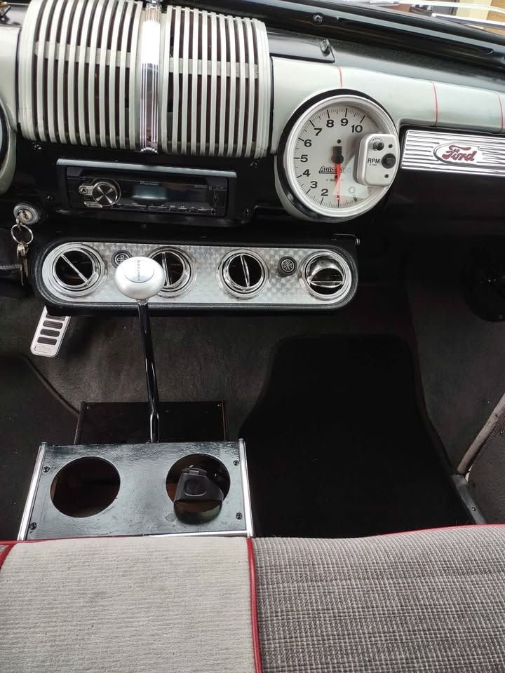 1946 Ford Super Deluxe - Tudor sedan, foto 8
