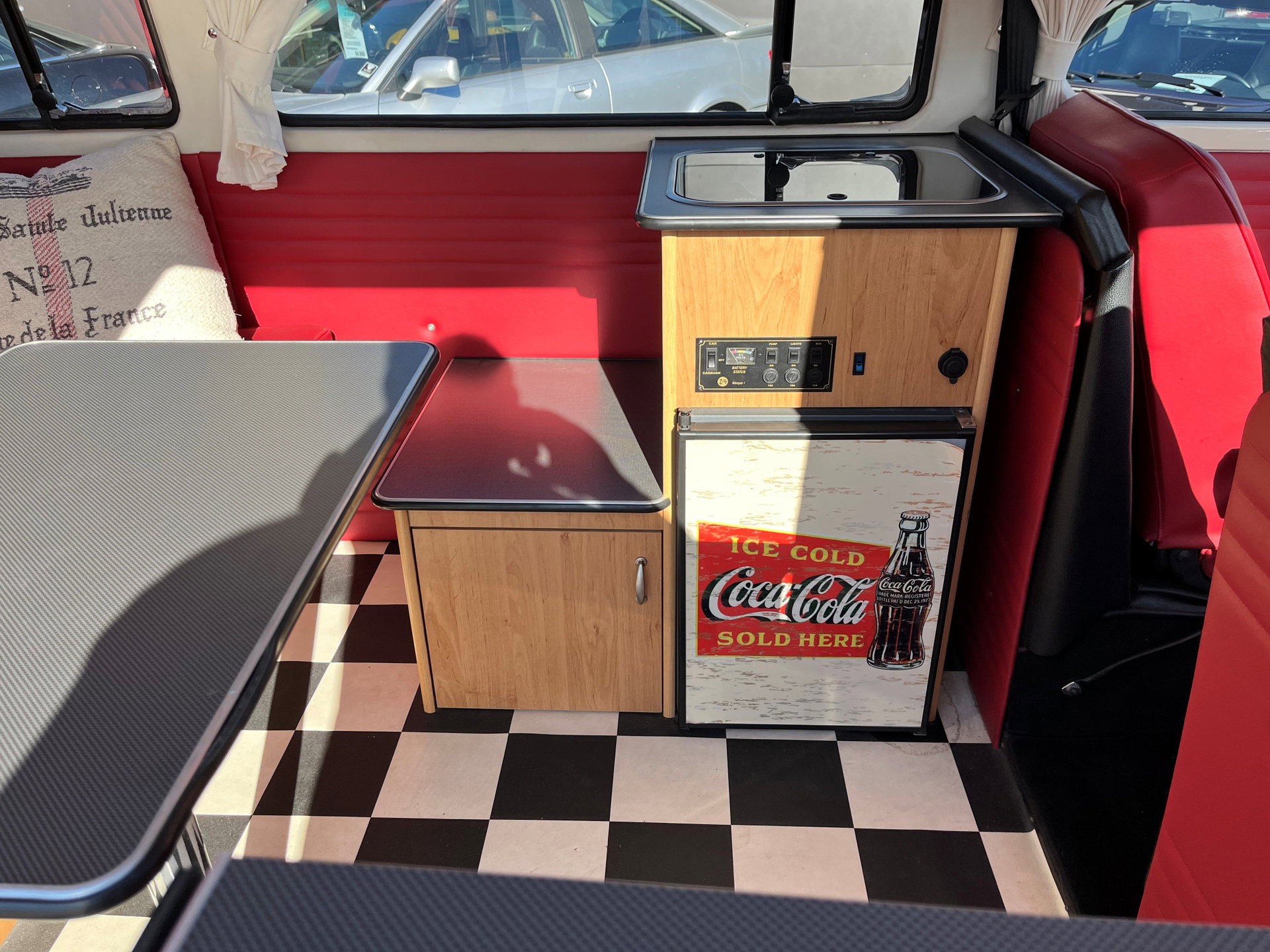 1967 VW T2 - Westfalia with caravan - UNIQUE!, foto 12