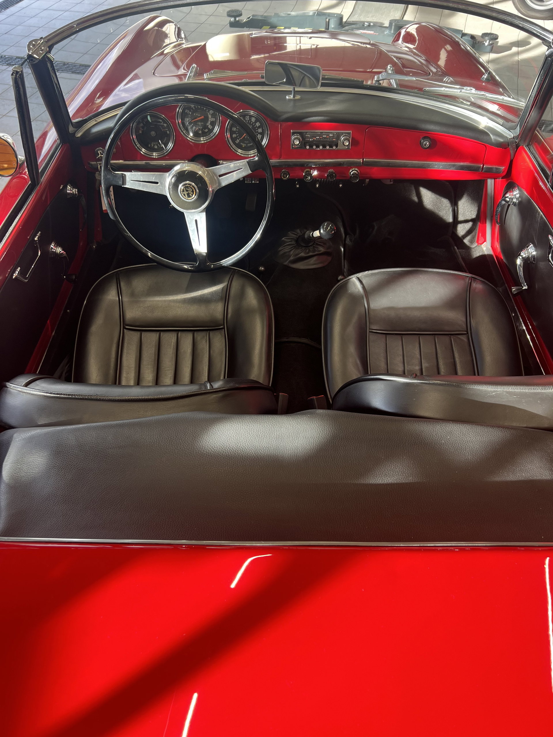 1963 Alfa Romeo Giulia - 1600 Spider — Early Tipo 101 Chassis - Fully restored to the bones., foto 9