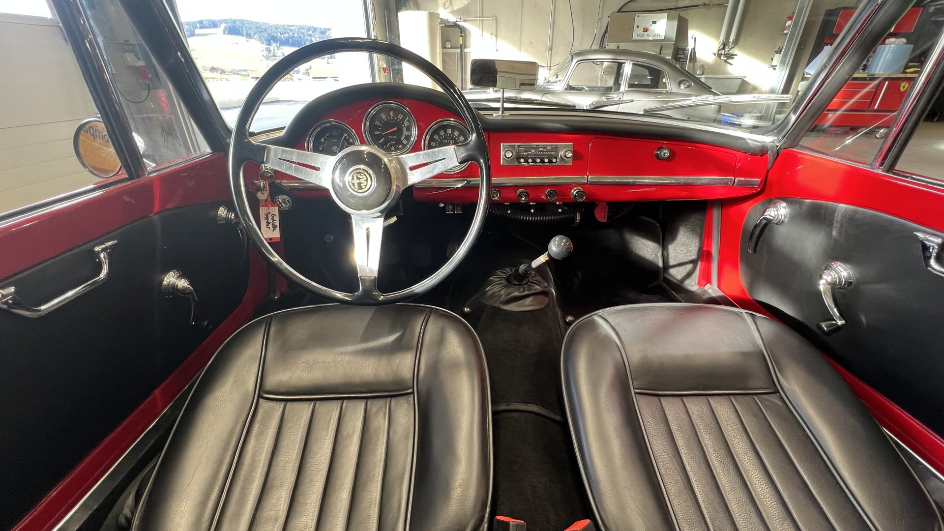 1963 Alfa Romeo Giulia - 1600 Spider — Early Tipo 101 Chassis - Fully restored to the bones., foto 6