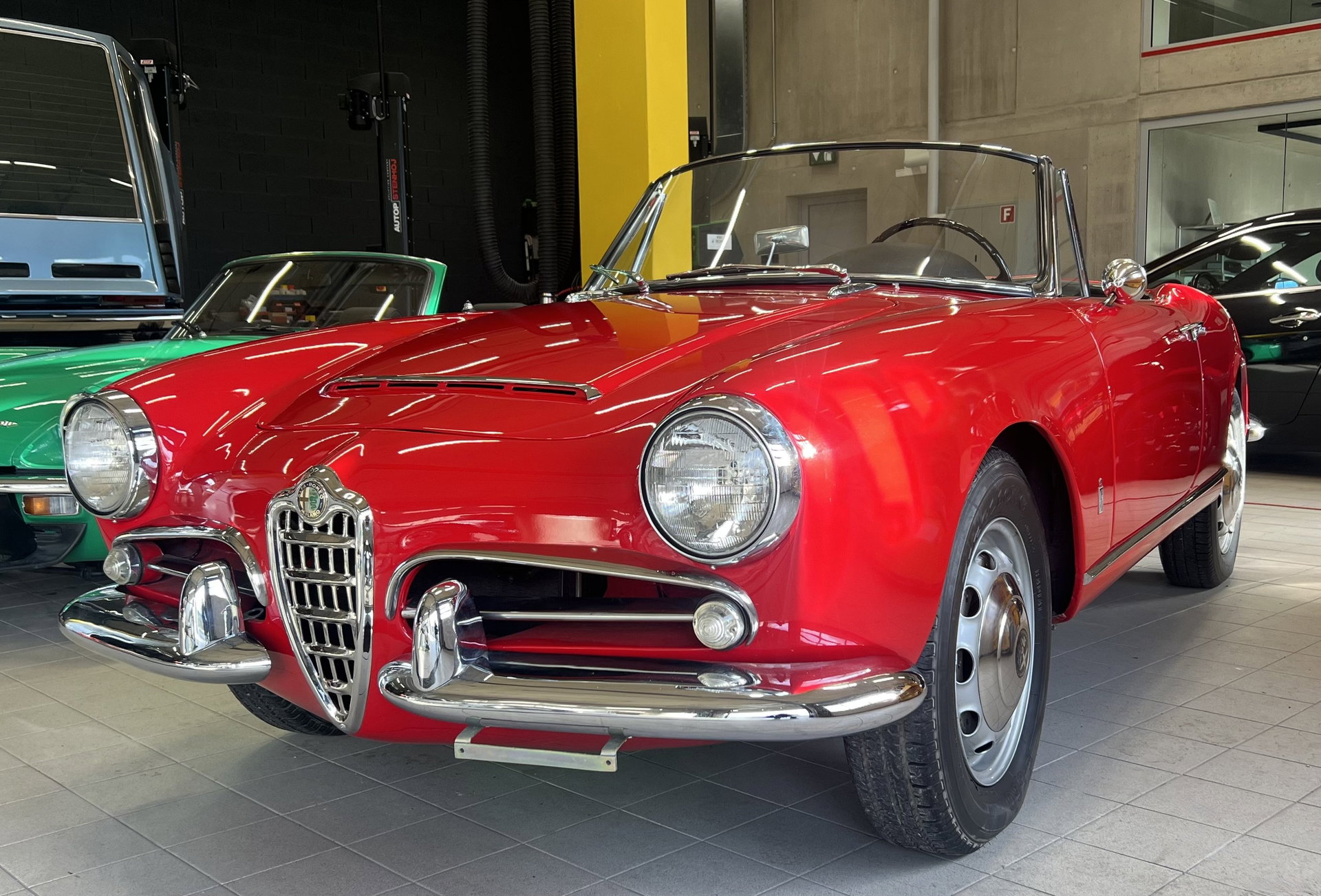 1963 Alfa Romeo Giulia - 1600 Spider — Early Tipo 101 Chassis - Fully restored to the bones., foto 5