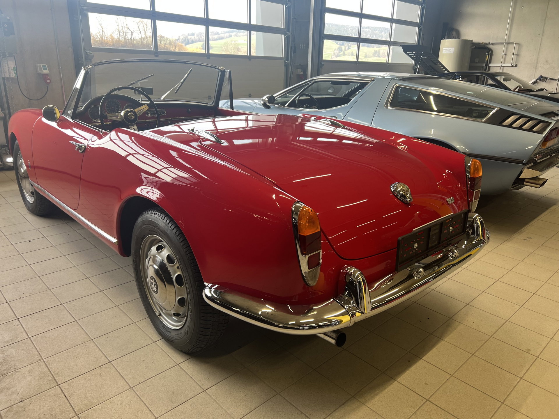 1963 Alfa Romeo Giulia - 1600 Spider — Early Tipo 101 Chassis - Fully restored to the bones., foto 3